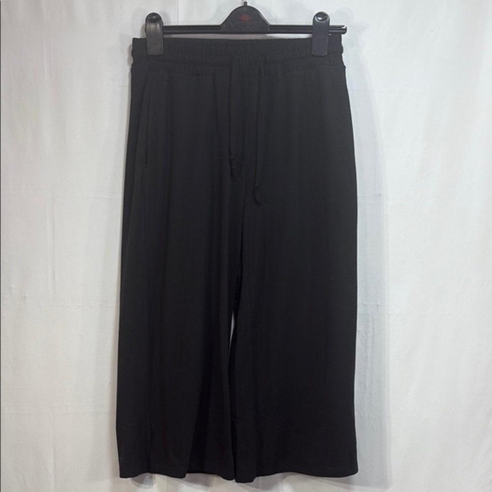 🥝UEU Black Ankle Cropped lounge Pants